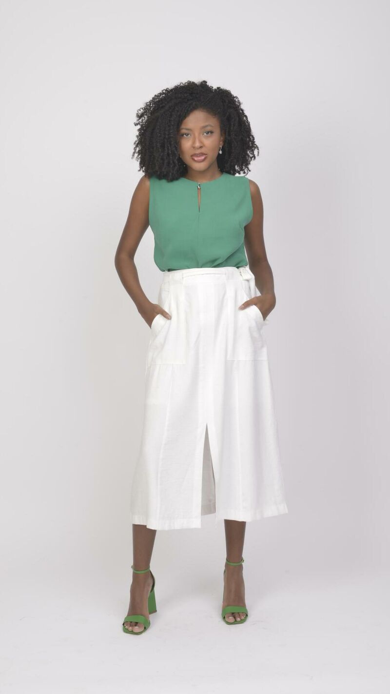 Imagem de Saia Branca Midi com Fenda Frontal e Cinto: Elegância, Sensualidade e Conforto para Diversas Ocasiões